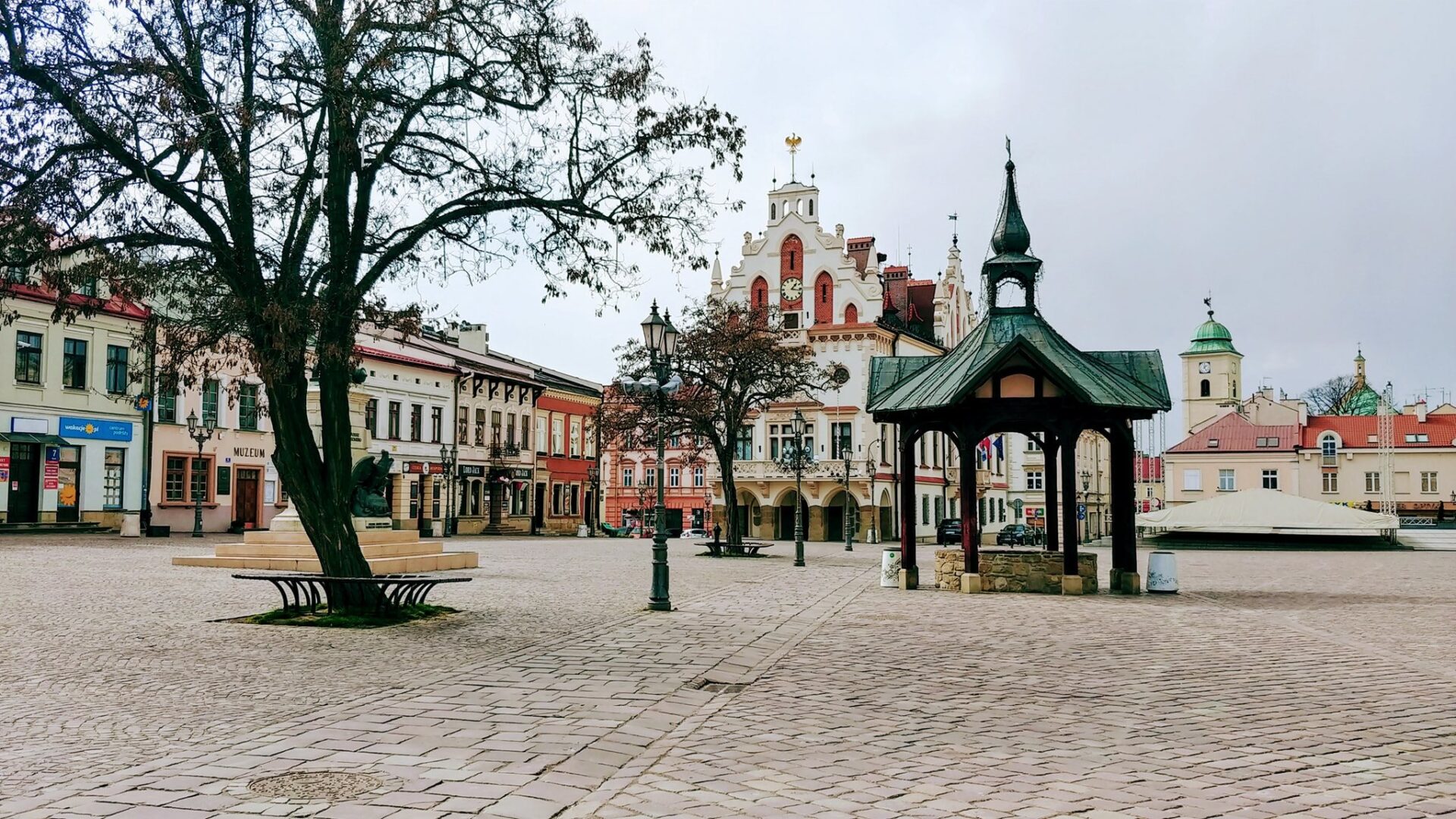 Nic dwa razy... miasto przed epidemią